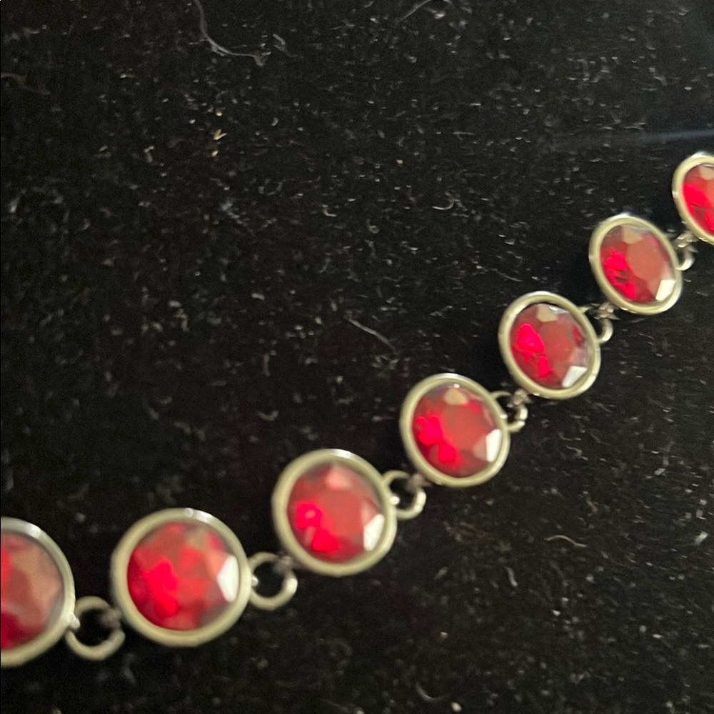 Elegant Red Gemstone Necklace - Picture 4 of 5